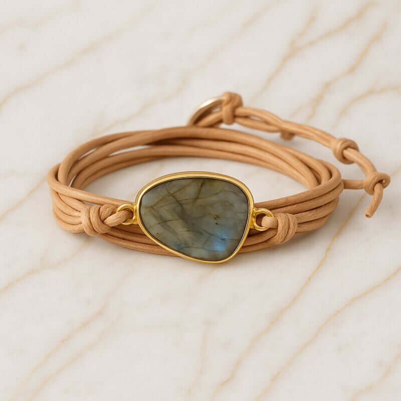 Bracelet Labradorite en Cuir – Lueur Céleste | Protection et Intuition Bracelet pierre naturelle Bracelet Labradorite en Cuir – Lueur Céleste | Protection et Intuition Bracelet pierre naturelle